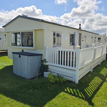 Caravan To Hire Lyon'S Robin Hood Rhyl Exterior foto
