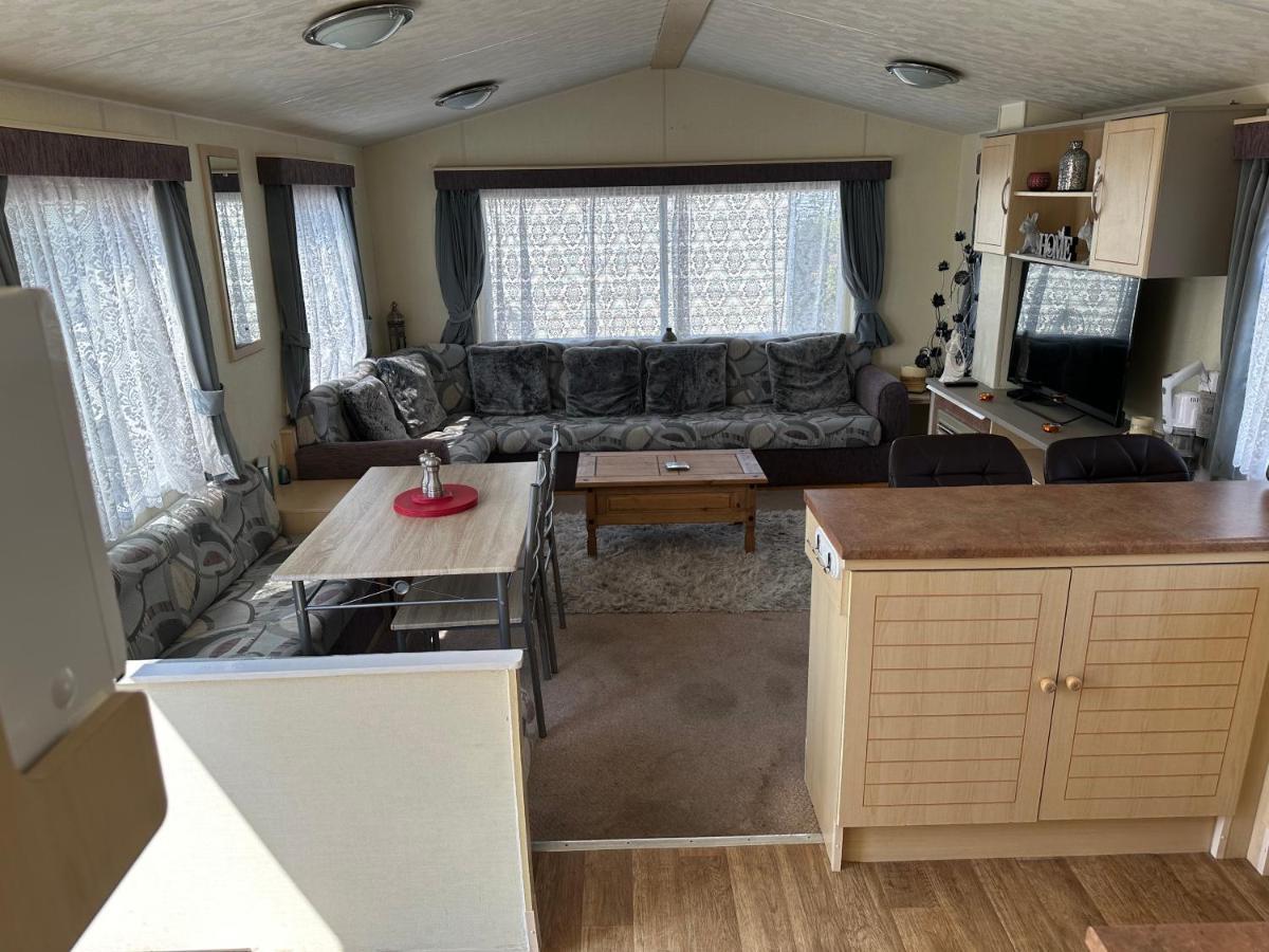 Caravan To Hire Lyon'S Robin Hood Rhyl Exterior foto
