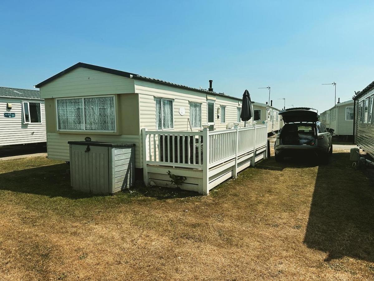 Caravan To Hire Lyon'S Robin Hood Rhyl Exterior foto